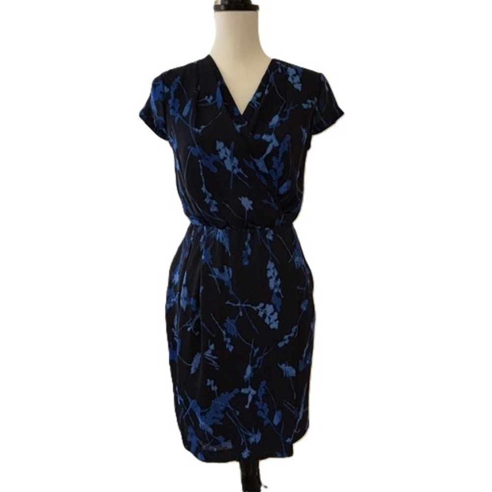 Banana Republic Wrap Dress Women 0 Blue Floral Good Short Sleeve V-Neck Pockets